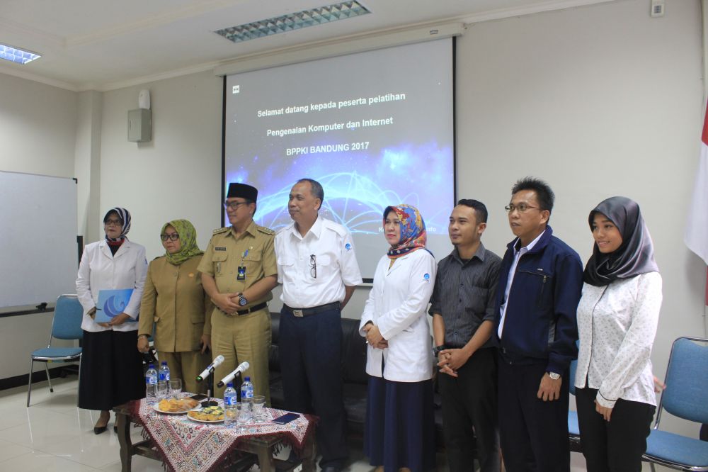 Gambar: Pelatihan TIK Bagi Ibu Rumah Tangga dan Usia Sekolah di Wilayah CIcendo Bandung