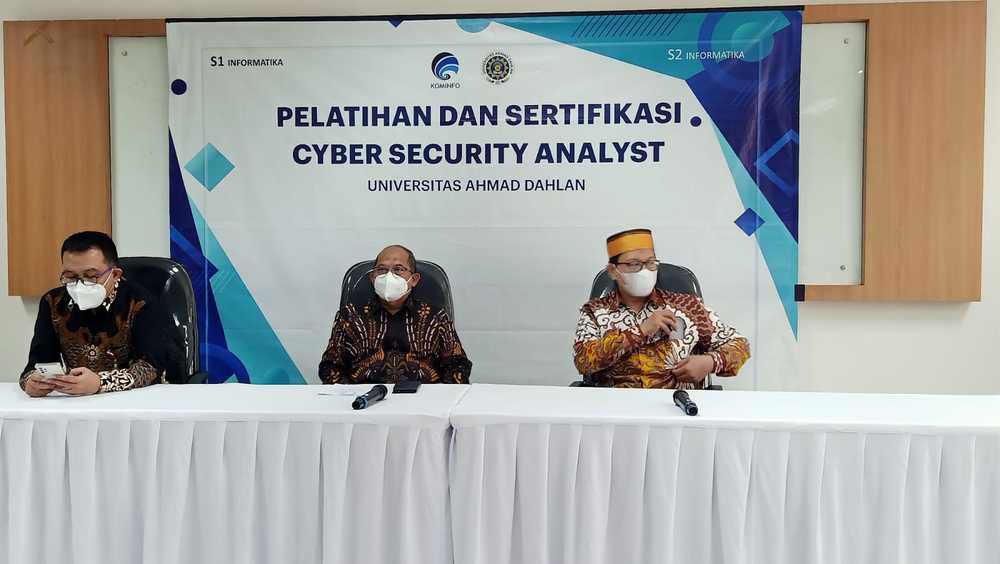 Gambar: Sosialisasi dengan Universitas Ahmad Dahlan