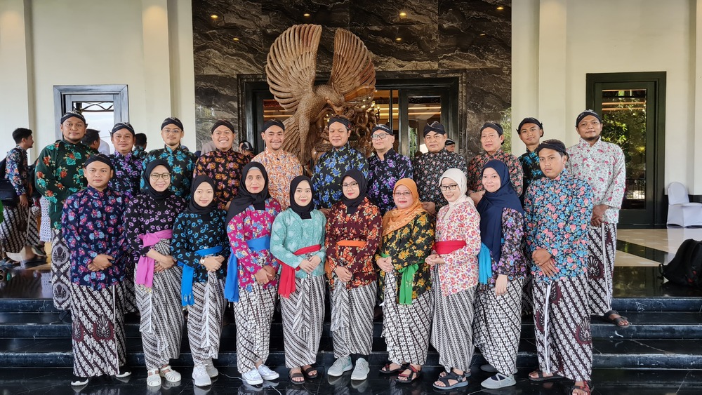 Gambar: Foto Bersama Kegiatan Outbond 