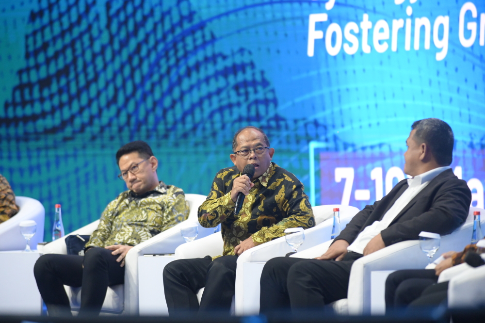 Gambar: sesi casual talk oleh kepala badan litbang SDM kementerian kominfo, bapak Hary Budiarto