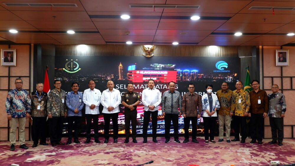 Gambar: Foto Bersama Jaksa Agung dan Menteri serta Wakil Menteri Kominfo dan jajaran Pejabat Tinggi Pratama Di Lingkungan Kementerian Kominfo