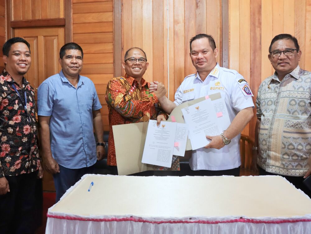 Gambar: Penandatangan MoU tentang Peningkatan Kapasitas Sumber Daya Manusia Bidang Komunikasi dan Informatika serta Telekomunikasi di Kabupaten Kepulauan Talaud