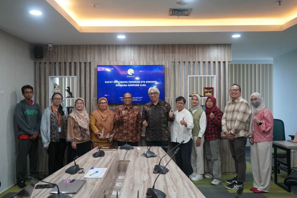 Gambar: Foto Kepala Badan Pada Rapat Pembahasan Program DEA dan TSA untuk Kampung Ilmu di Purwakarta Jawa Barat