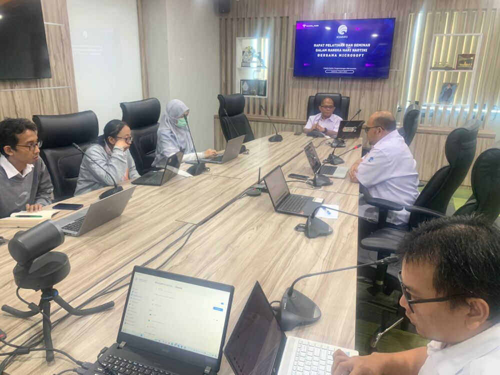 Gambar: Foto Kepala Badan Pada Rapat Koordinasi dengan Microsoft Indonesia untuk pelatihan Teknologi Generative AI untuk para Wanita Indonesia