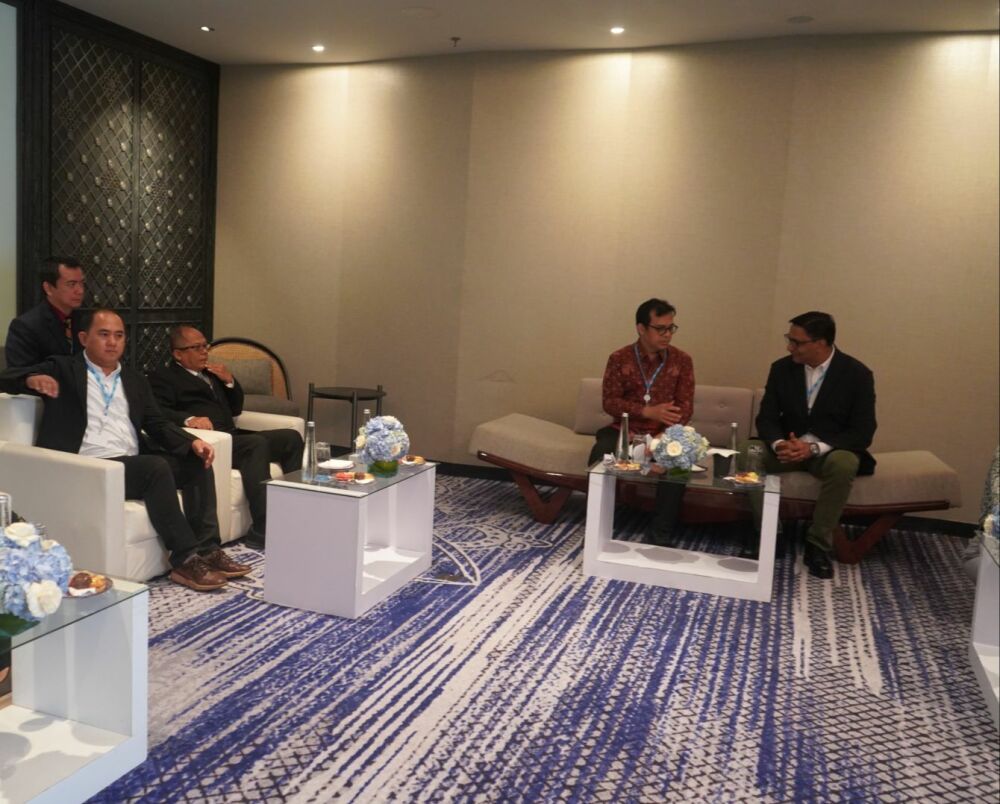 Gambar: Foto Pertemuan Bilateral BPSDM Kominfo dan Indosat Ooredoo Hutchison  untuk Program  Talenta digital bidang AI di Indonesia
