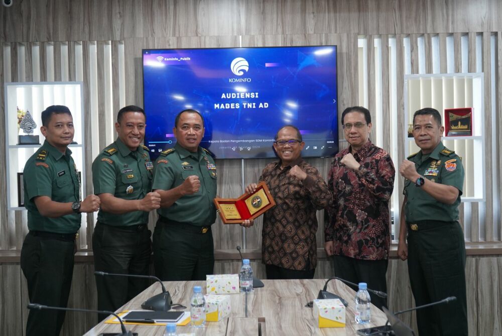 Gambar: Foto Audiensi Tim Ahli Mabes TNI AD dengan BPSDM Kominfo