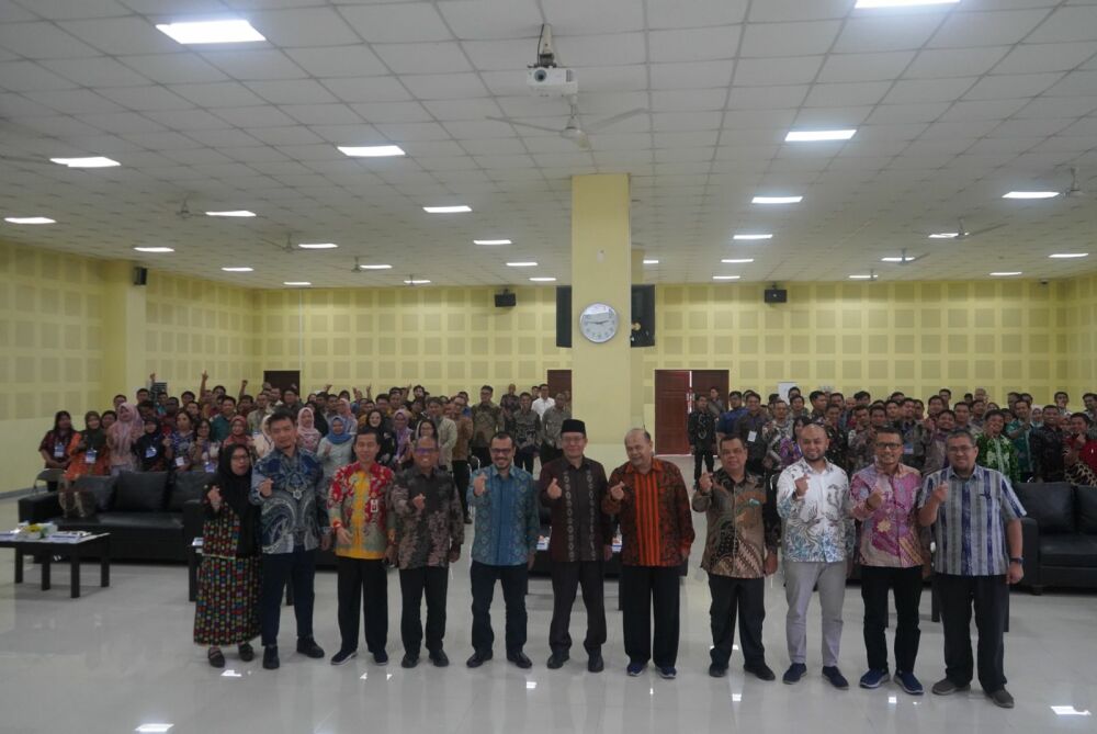 Gambar: Foto Penutupan Pelatihan GTA oleh Wakil Menteri Komunikasi dan Informatika RI serta Penandatanganan Nota Kesepahaman serta PKS antara BPSDM Kominfo dan IAIN Lhokseumawe 