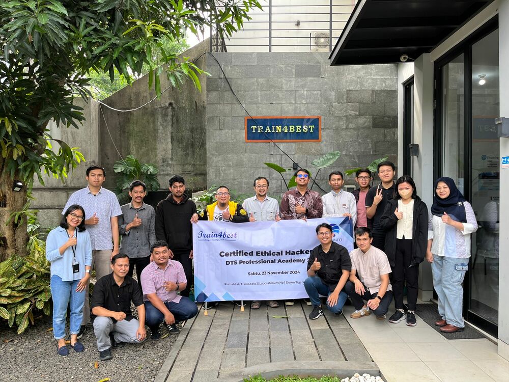 Gambar: Sertifikasi Ethical Hacker Training Program Professional Academy Batch 3 DTS 2024