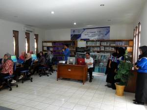 Pembukaan acara pemberian materi Pelatihan TIK, di Galeri Internet BPPKI Banjarmasin, 15 Maret 2017