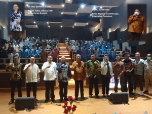 Foto Bersama Badan Litbang SDM Hary Budiarto dengan Civitas Academica Universitas Pamulang