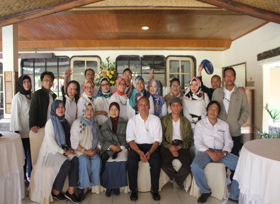 Gambar: Foto bersama seluruh pegawai BPPKI Bandung dan pegawai BPPKI Bandung yang sudah purna tugas.