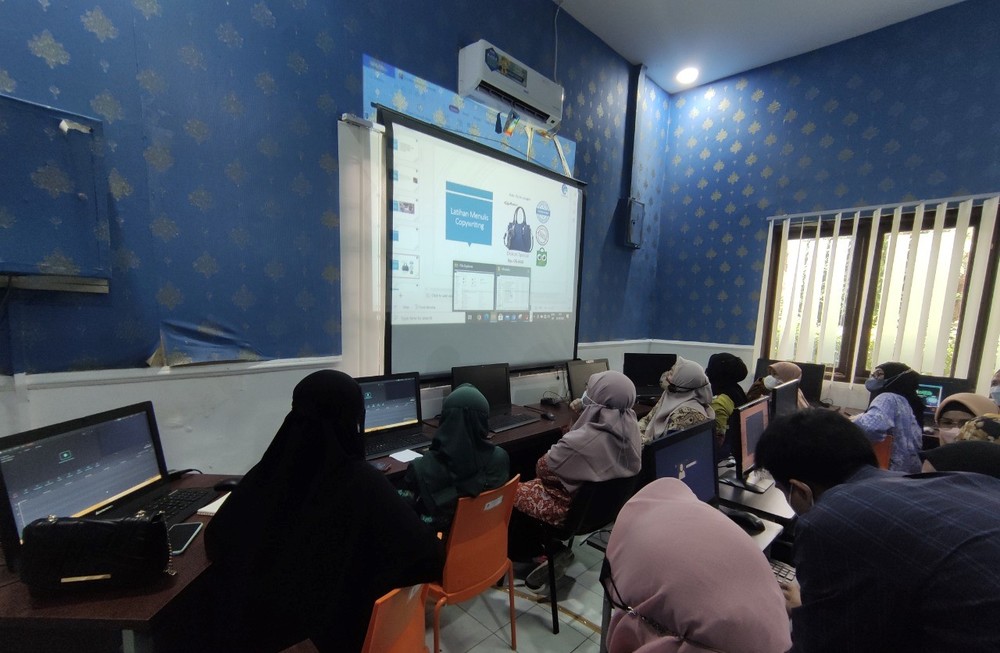 Gambar: Pelatihan Pengenalan Basic Content Creator bagi Ibu Rumah Tangga di Galeri Internet BPSDMP Kominfo Jakarta
