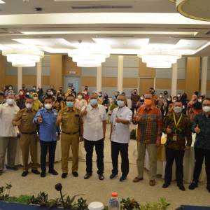 Tim BPSDMP Kominfo Jakarta beserta jajaran, Assisten III Pemkot Palembang, Instruktur dan Peserta dalam acara pembukaan kegiatan DEA Batch pertama di Hotel Santika, Palembang (7-8 Februari 2022)