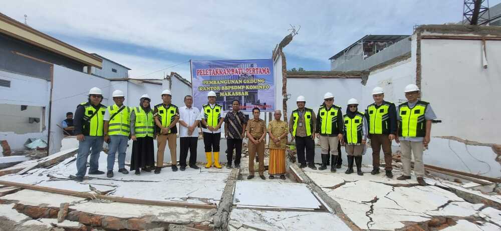 Gambar: Sesi Foto Bersama Kegiatan Peletakan Batu Pertama