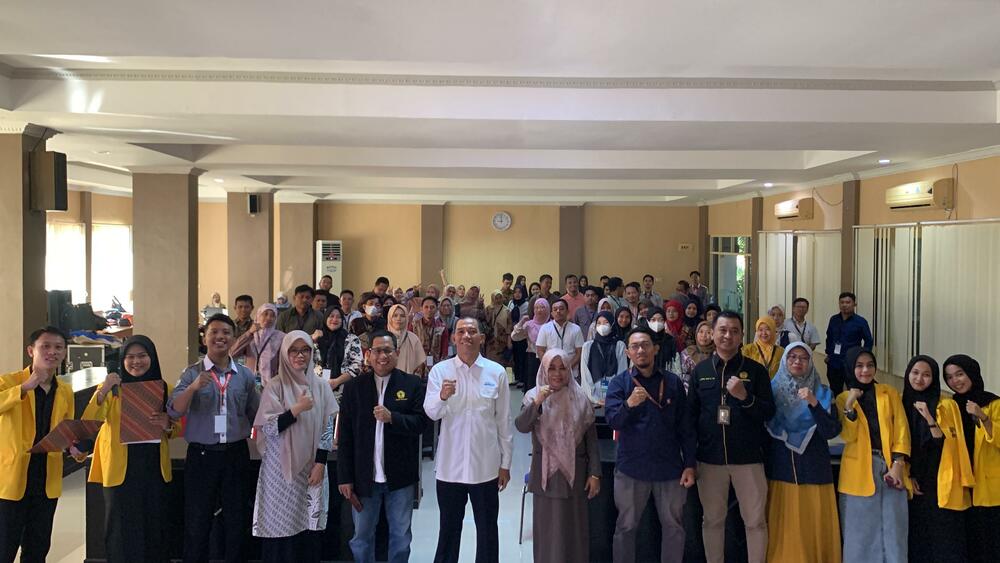 Gambar: Foto Bersama pada Acara Pembukaan Kegiatan TA Aplikasi Perkantoran Batch 1 Makassar