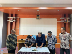 Penandatanganan PKS oleh BBPSDMP Kominfo Makassar dan Universitas Khairun