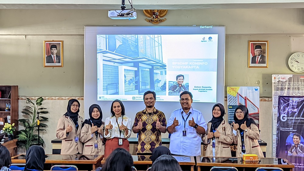 Gambar: Seminar Materi yang Disampaikan oleh Kepala BPSDMP Kominfo Yogyakarta, Bapak Dr. Anton Susanto, S.E., M.TI