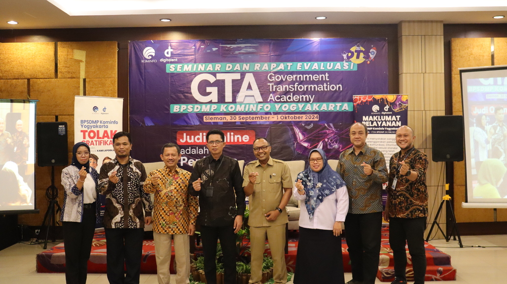 Gambar: Tim GTA BPSDMP Kominfo Yogyakarta dan Narasumber yang hadir dalam Seminar dan Rapat Evaluasi GTA 2024 dari BPSDMP Kominfo Yogyakarta